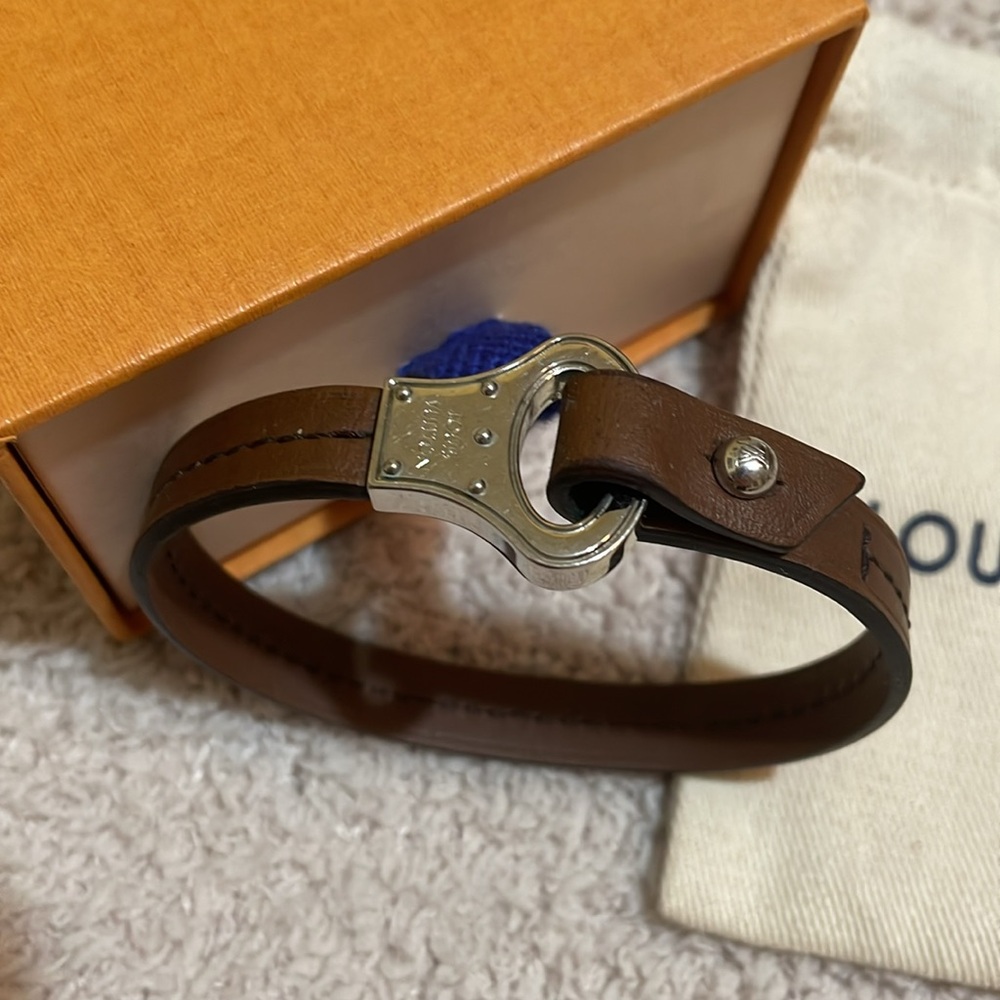Louis Vuitton men’s archive bracelet size 21 brown leather with silver details